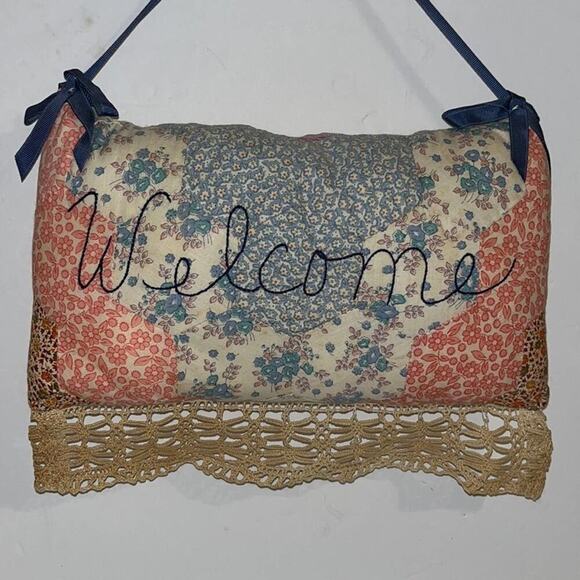 Grandma’s vintage Quilted Welcome Home Wall Hanging Door Hanger crocheted wreath - Picture 4 of 7